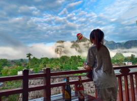 Vang Vieng Hana River View Hotel & Travel，位于万荣的酒店