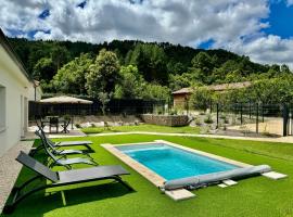 Les Villas du Lignon - Votre escapade en Ardèche avec piscine privée，位于Pont-de-Labeaume的酒店