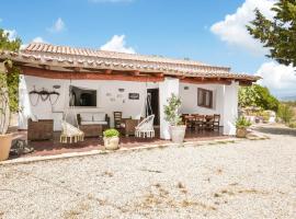 Nice Home In Orgosolo With Wifi，位于奥尔戈索洛的酒店