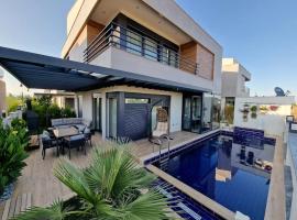 Perfect Family Villa Golden Life，位于Dosemealti的酒店