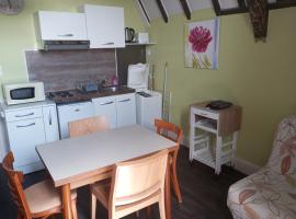 Gîte Le Sequoia，位于Airvault的酒店