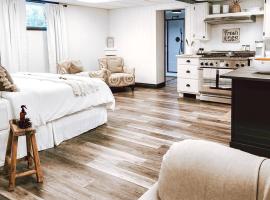 The Cellar Suite-Bonnieheath Winery and Lavender Farm，位于Waterford的酒店