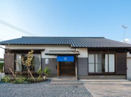 ペットと泊まれる一棟貸し和風プライベートヴィラ，位于Fukutsu的带泳池的酒店