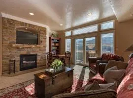 Snowbasin Haven with Hot Tub and Resort Amenities