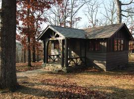 Camp Pin Oak，位于Kaiser的酒店