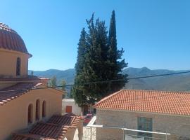 πλατανα Αστρους Αρκαδίας χωριατικο σπίτι για φυση και ηρεμία，位于Rounaíika的酒店