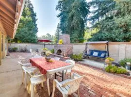 1 Mi to Applegate Park Zoo Pet-Friendly Home