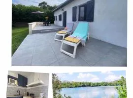 Maison au bord du lac de saint Ciergues