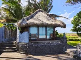 Beachfront Villa Nixie and the Sea Tabanan