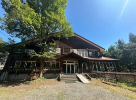 Hakuba Third Place Lodge，位于白马村的山林小屋
