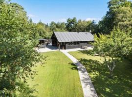4 Bedroom Beautiful Home In Nykøbing Sj，位于尼克宾西兰岛的酒店