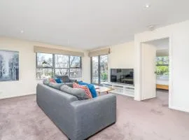 Modern 2BR 2BA Apartment Close to City and ANU - Hosted by Canstay