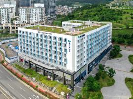 Firstcity Hotel YEOSU，位于丽水市丽水机场 - RSU附近的酒店
