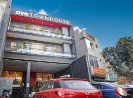 Townhouse Chattarpur Opp. Tivoli Garden Near Chhatarpur Metro Station，位于新德里Chattarpur的酒店