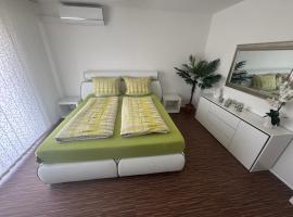 Orchideenweg 2A, 24558 Henstedt-Ulzburg , 200 Quadratmeter Haus mit Garten und Garage，位于亨施泰特-乌尔茨堡的酒店