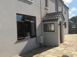 Cedarwood B&B，位于Felton的酒店