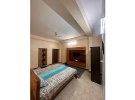 HOTEL AARAMBH - A LUXURY COLLECTION OF HOTELS BEST SELLER NEAR SUM HOSPITAl，位于布巴内什瓦尔的酒店