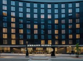 Embassy Suites By Hilton Madison Downtown，位于麦迪逊的酒店