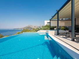 Bella Figura Apartments - Heated Pool，位于奥米什的酒店