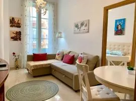 Charming Flat at Historic Centre & short walk to Beach