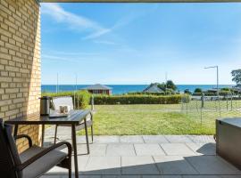 Cozy Apartment In Allinge With Wifi，位于阿灵厄的酒店