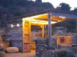 Fairy Hill at Rosemount Glamping，位于卡林福德的酒店