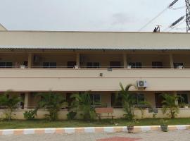 Hotel Ayyans Park inn，位于Siruseri的酒店
