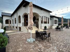 Complex ZEUS，位于Lereşti的酒店