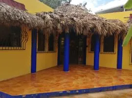 La casa de piedra y colores en Chichén Itzá