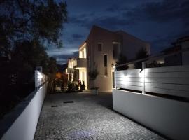 Villa Est，位于圣特奥多罗的酒店