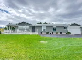 Tranquil Indigo Getaway Less Than 3 Mi to Hot Pools!