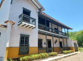 Casa en Cauca Viejo con piscina, Jacuzzi，位于杰里科的酒店