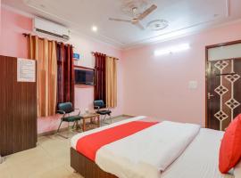 Hotel O Trimurti Palace Near Gomti Riverfront Park，位于Vibhuti Khand的酒店