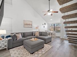 Renovated Townhome 5 mins walk to Beach, in the best resort in PCB, Horizon South，位于巴拿马城海滩的酒店