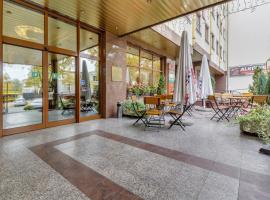 Hotel Mazowiecki，位于马佐夫舍地区托马舒夫的酒店