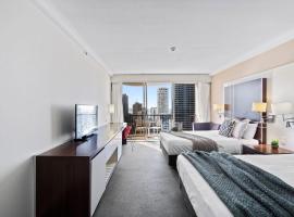 Beachside In Heart Of Surfers Paradise With Spa，位于黄金海岸的酒店