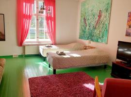 Taideniityn huoneistot Aurinko ja Niitty 1 - 4lle，位于瓦尔考斯的酒店