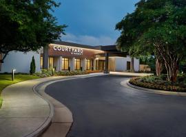 Courtyard by Marriott Charlottesville，位于夏洛茨维尔的酒店