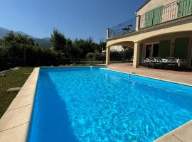 Villa Mimosa - Modern Villa with Private Pool & Mountain View，位于Fuilla的酒店