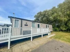 Stunning Caravan With Large Decking At Manor Park In Hunstanton Ref 23016K