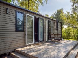 Holiday home - 25 min Roermond - Maasmechelen - Nationaal Park，位于金洛伊的酒店