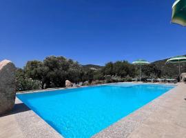 Agriturismo Bed and Breakfast Tanca Taroni，位于Telti的农家乐