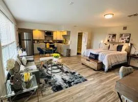 MarYan Spacious Studio Apartment with full kitchen and free wifi