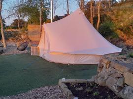 Fairy Fort at Rosemount Glamping，位于卡林福德的豪华帐篷