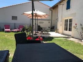 Tess Cottage，位于Brie-sous-Mortagne的酒店