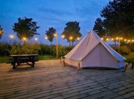 Glamping Zeeland Bell tent，位于Kwadendamme的酒店