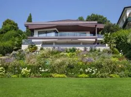 Villa Grace with Pool on the Lake