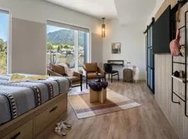 Moxy Boulder University