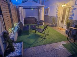 Spa Privatif en Pleine Nature &agrave; 1h de Paris，位于Saclas的带热水浴缸的酒店