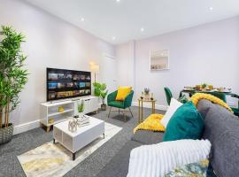 Immaculate 2-bedroom flat with a king-size bed in London, UK，位于巴尔内特的酒店